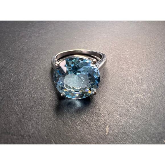 Vintage blue topaz solitaire sterling silver ring size 7 - Picture 5 of 16